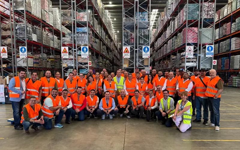 Covirán comparte su modelo cooperativo con una delegación institucional de Honduras en su plataforma logística de Coslada